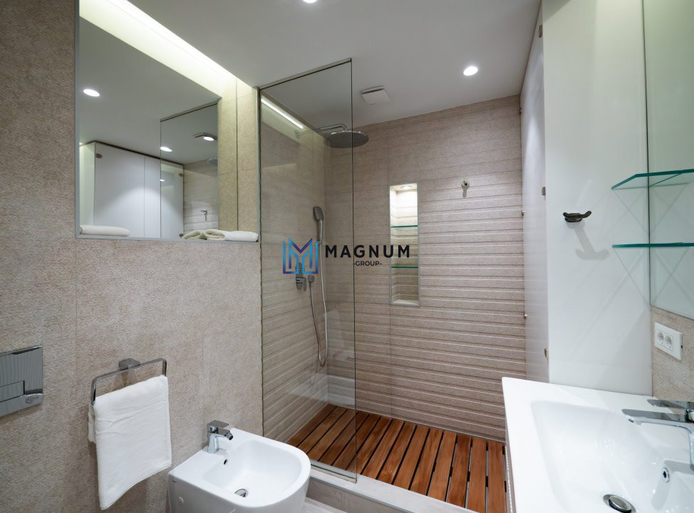 Apartament 5 camere de vanzare -complex nou -vedere lac -amenajat lux -totul nou