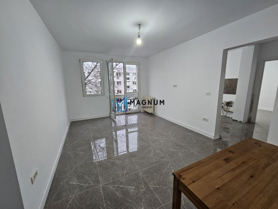 Apartament 3 camere de vanzare zona Titan, Piața Minis