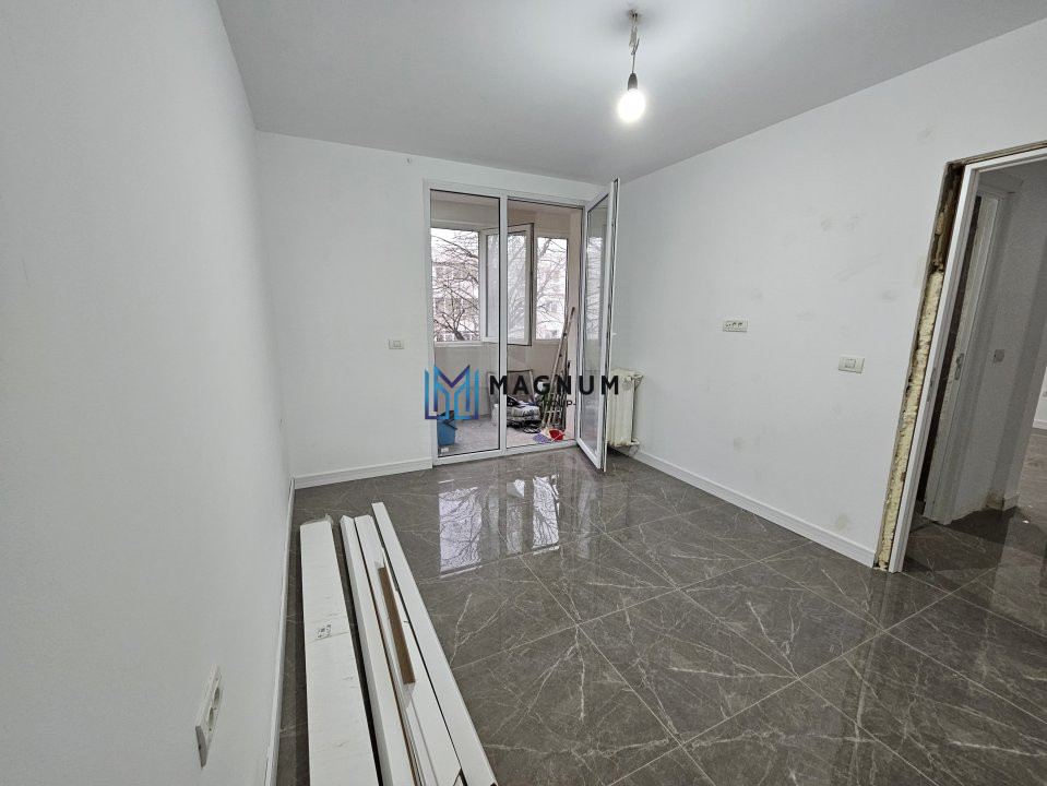 Apartament 3 camere de vanzare zona Titan, Piața Minis