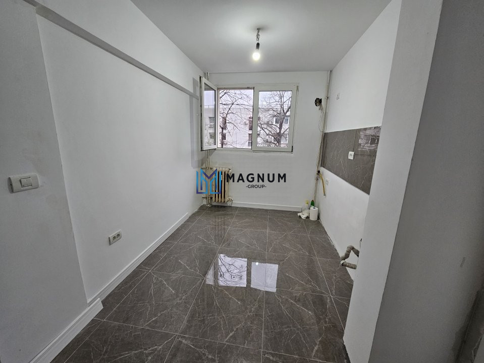 Apartament 3 camere de vanzare zona Titan, Piața Minis