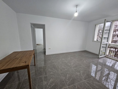 Apartament 3 camere de vanzare zona Titan, Piața Minis