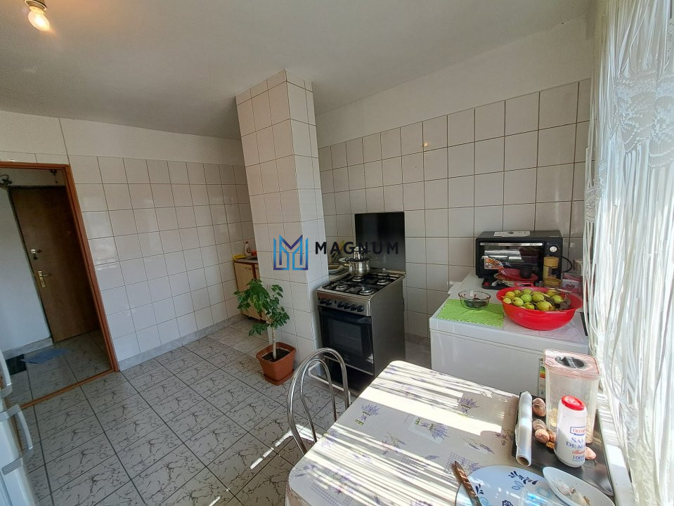 Apartament 2 camere de vanzare zona Decebal