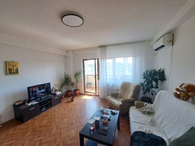 Apartament 2 camere de vanzare zona Decebal