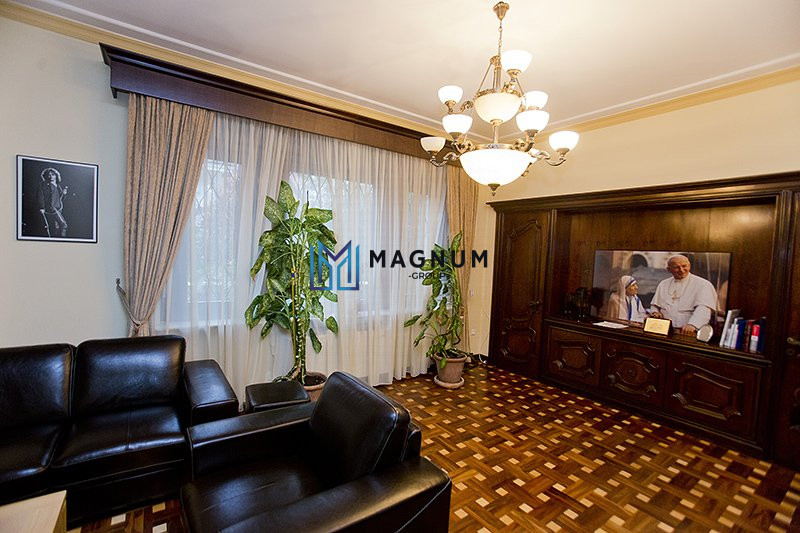 Vila exclusivista de inchiriat- pretabila Ambasada sau sediu de firma 