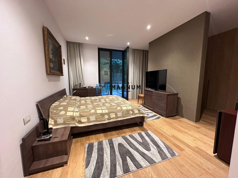 apartament de vanzare -locatie exclusivista- curte proprie- vedere parc 