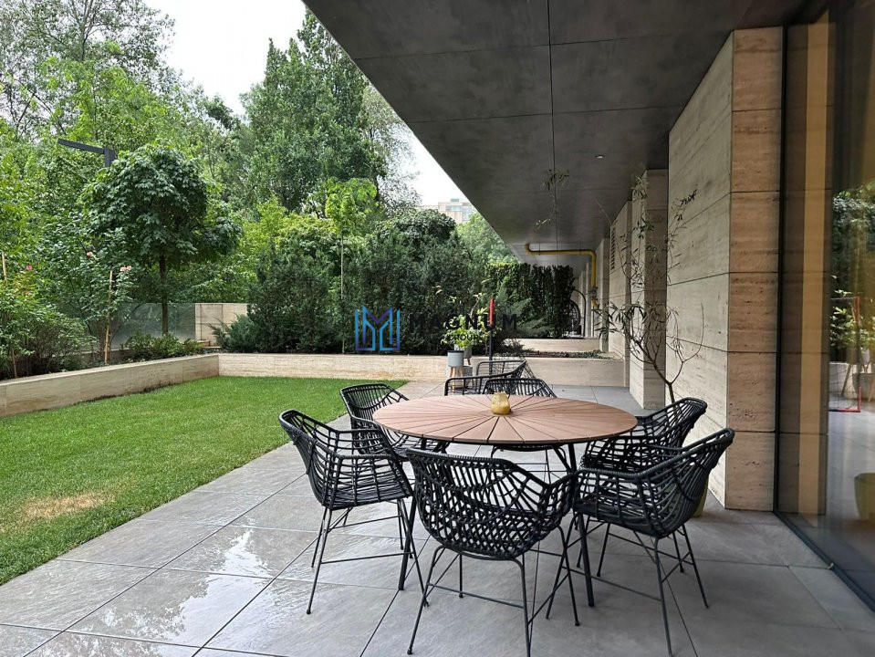 apartament de vanzare -locatie exclusivista- curte proprie- vedere parc 